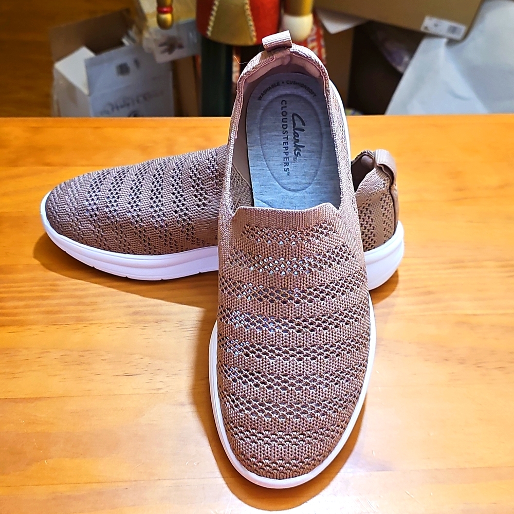 Clarks Ezera Path Warm Beige Size 9.5 Wide